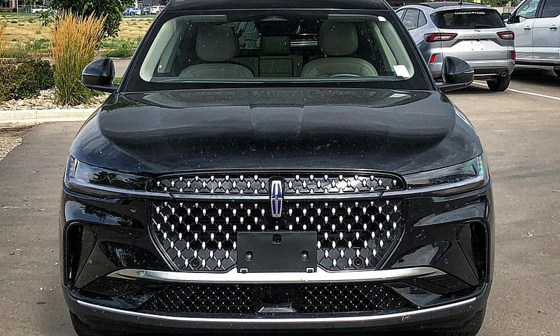 2025 Lincoln Nautilu...