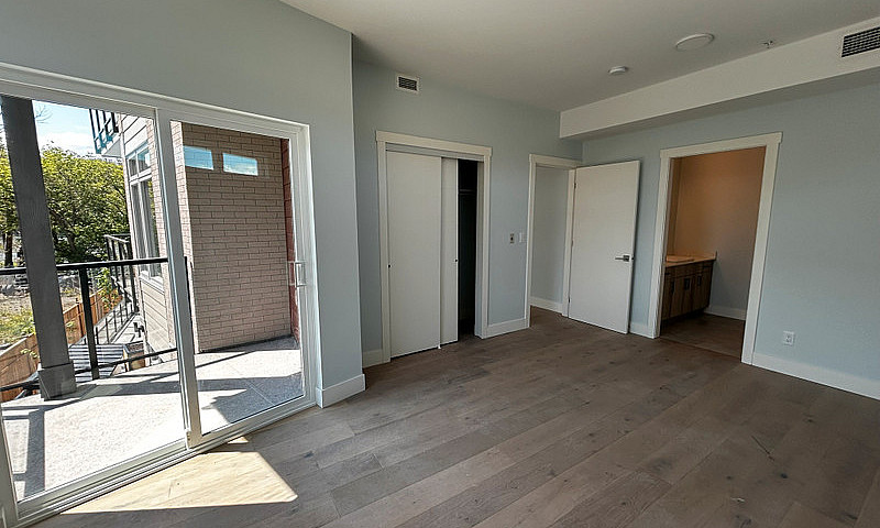 2 Bedroom Plus Den A...