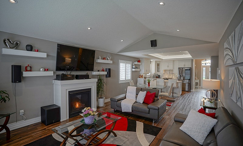 Stunning Bungalow, 8...