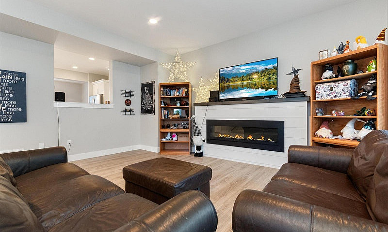 7 386 Pine Avenue, H...