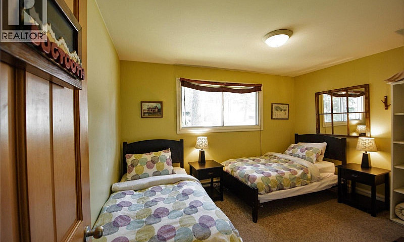 1306 Selkirk Drive G...