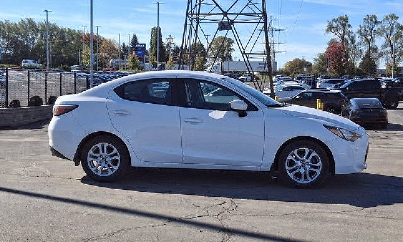2018 Toyota Yaris Se...