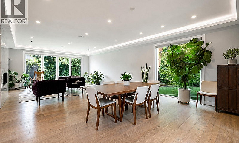 955 Forest Hills Dri...