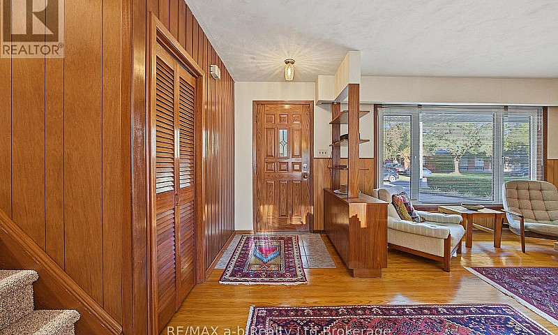 20 Pinecrest Avenue ...