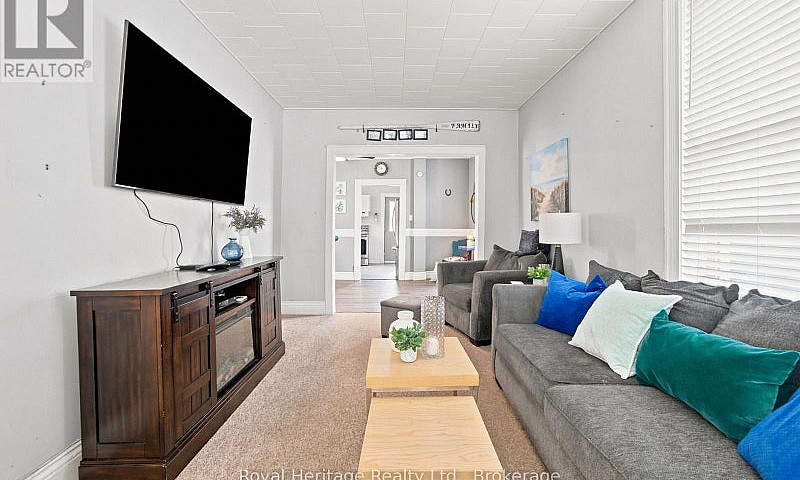 61 Lindsay Street N ...