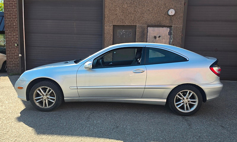 2005 Mercedes Benz C...