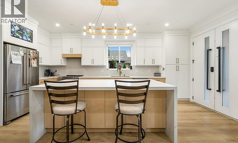 425 N Kaslo Street V...
