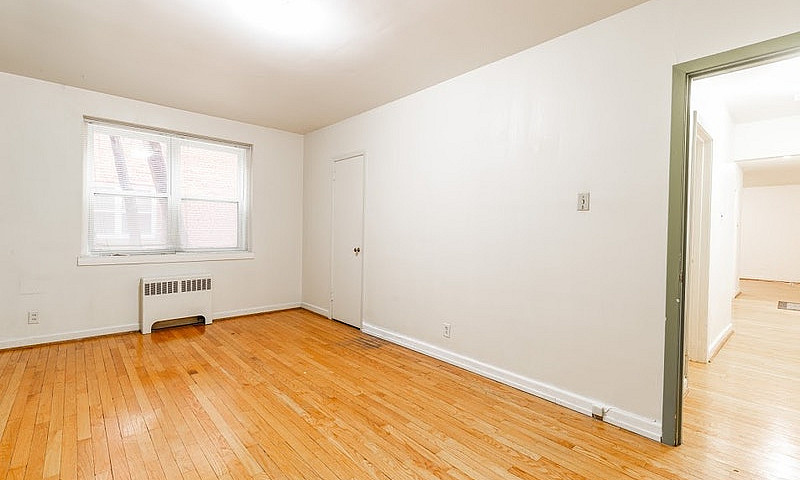 405 Assiniboie Ave- ...