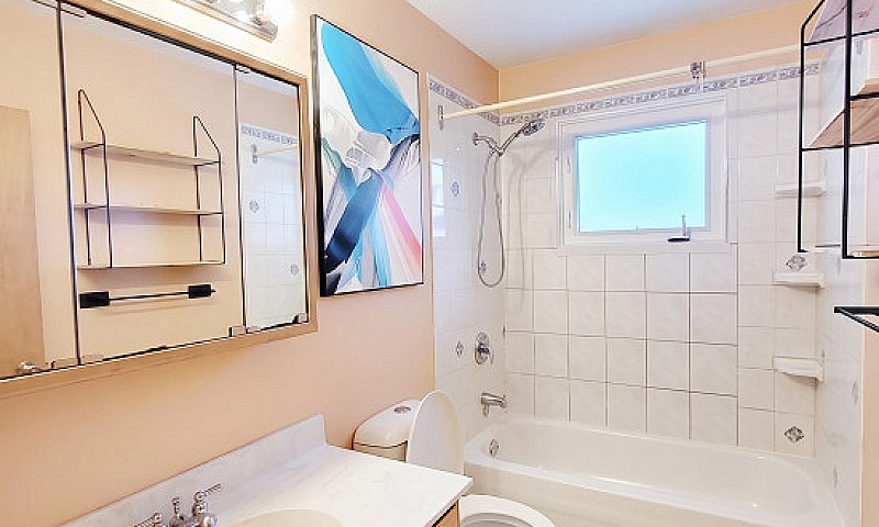 Nice 3-Bed Mainfloor...