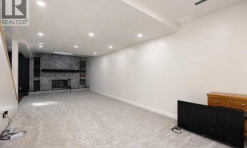222 Berens Place For...
