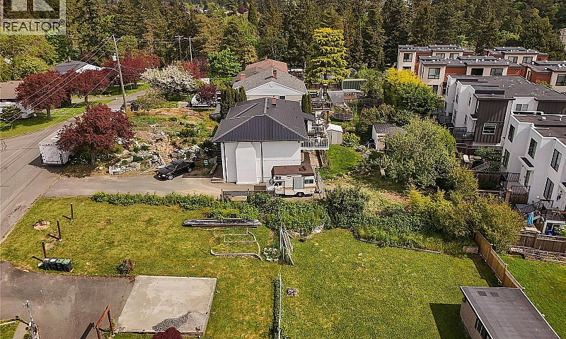 1079 Gosper Cres Esq...