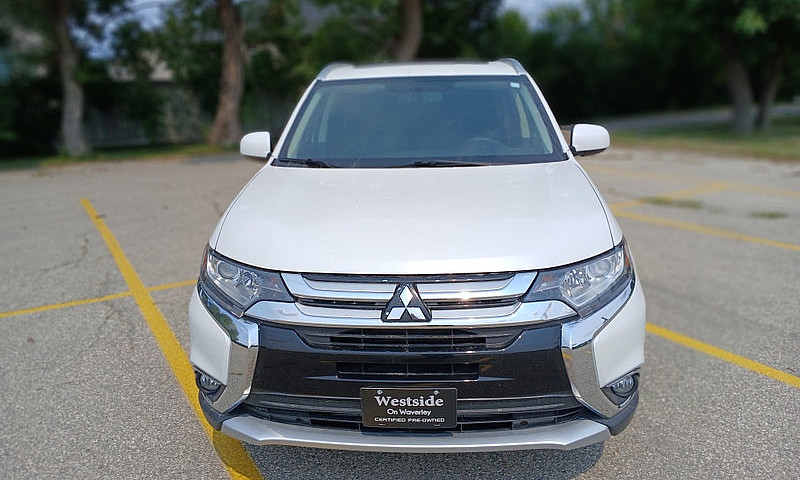 2018 Mitsubishi Outl...
