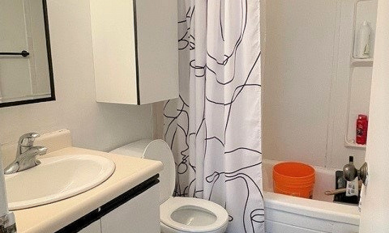 Uptown 2 Bedroom Uni...