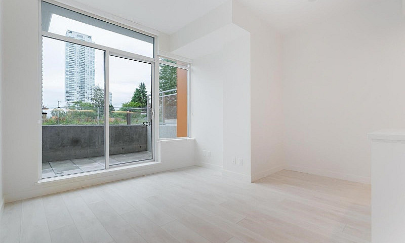 102 13318 104 Avenue...