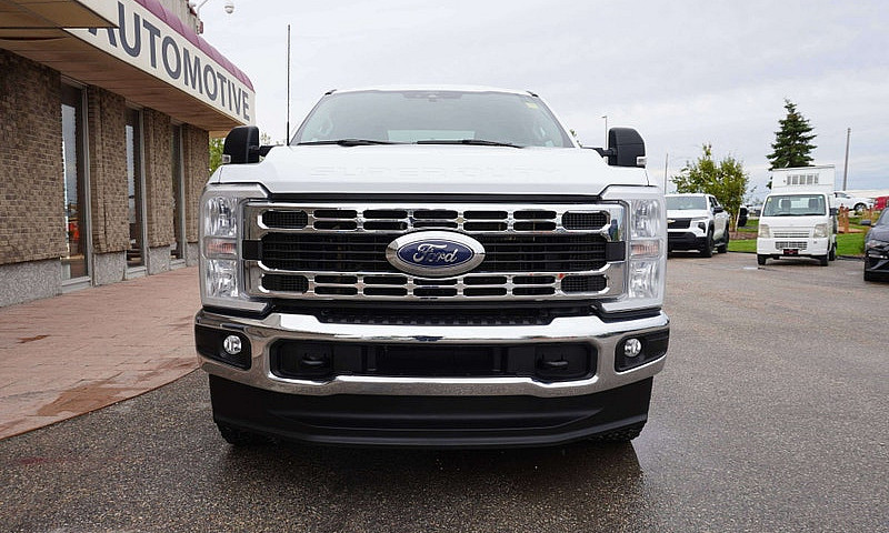 2024 Ford F-350 V8 4...
