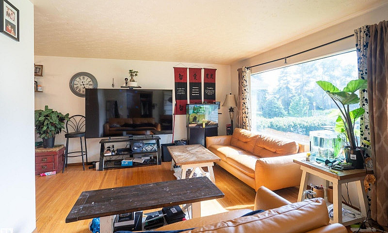 5307 105 St Nw Edmon...