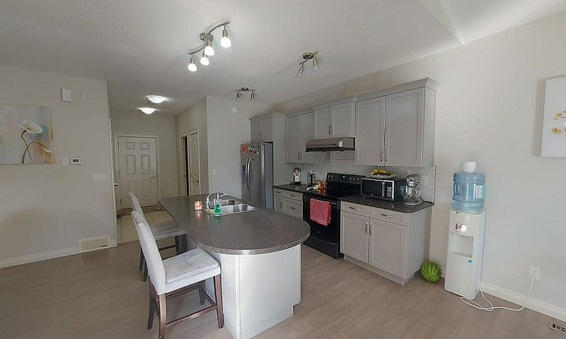 Spacious 4-Bedroom W...