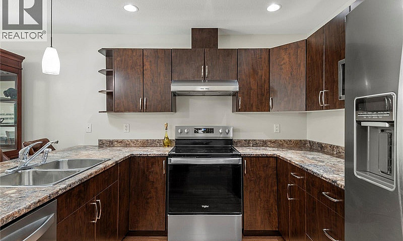 6 3400 Coniston Cres...