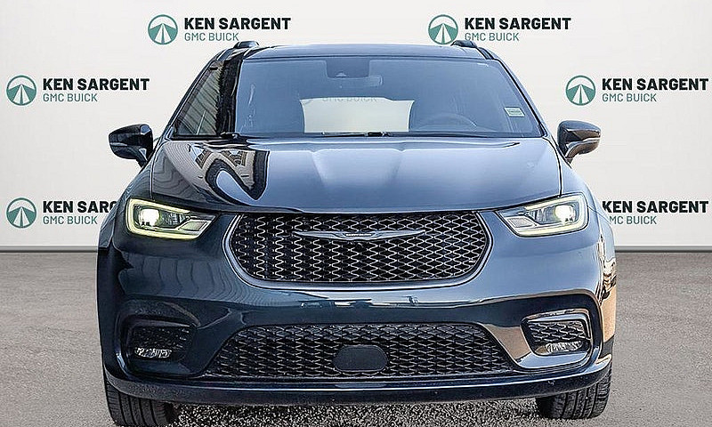 2025 Chrysler Pacifi...