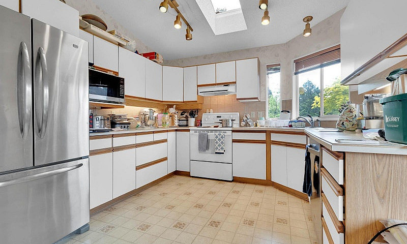 1127 161A Street Sur...