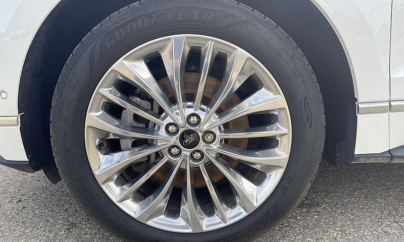 2022 Ford Edge Titan...