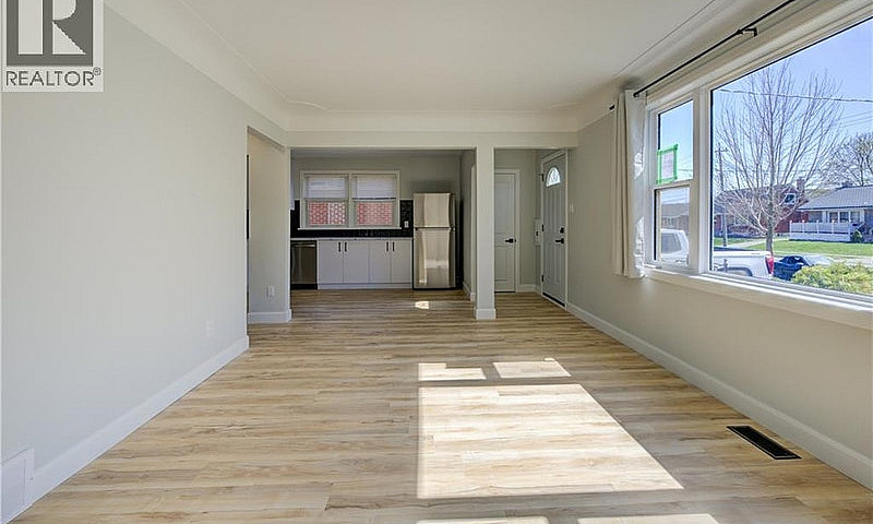 320 Highland Road E ...