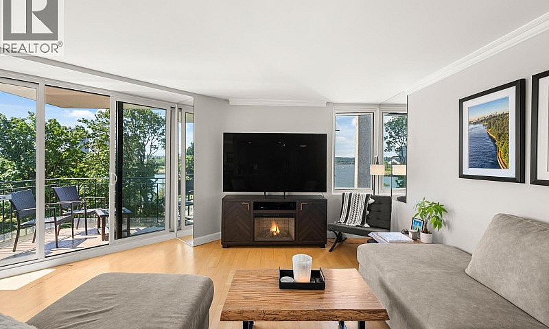 601 1575 Beach Avenu...