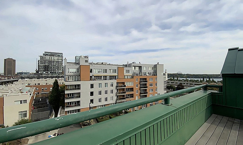 $379,900 - Loft For ...