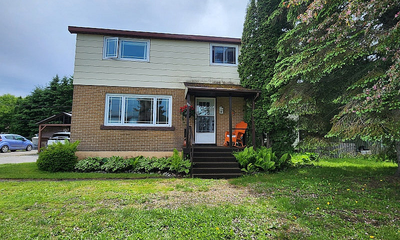 Beautiful 3 Bed 2 Ba...