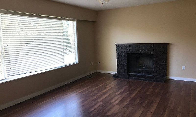 5 Bedroom Home Next ...