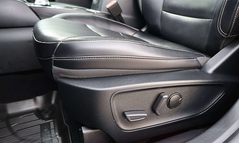 2020 Ford Escape Sel...