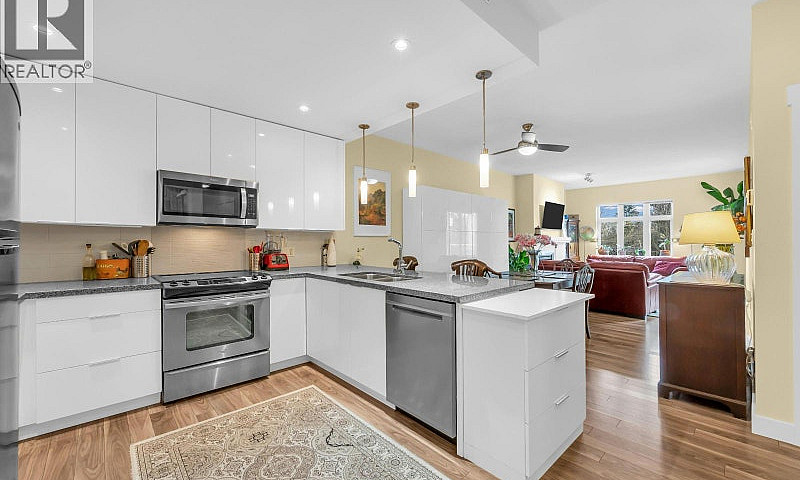 403 2368 Marpole Ave...
