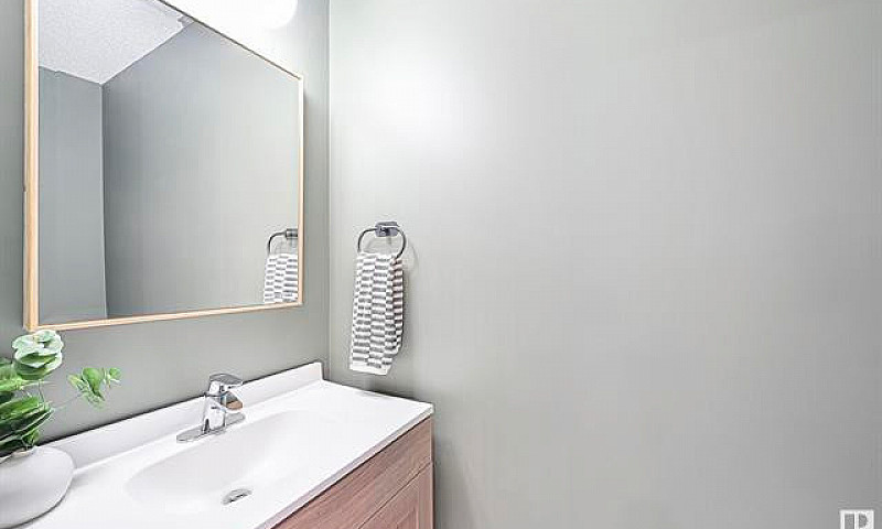 Low Condo Fee With D...