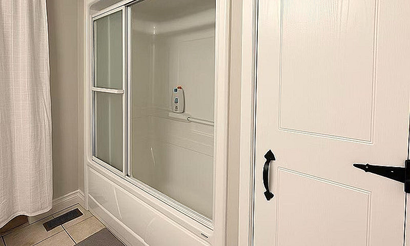 Ensuite 2 - 3369 St ...