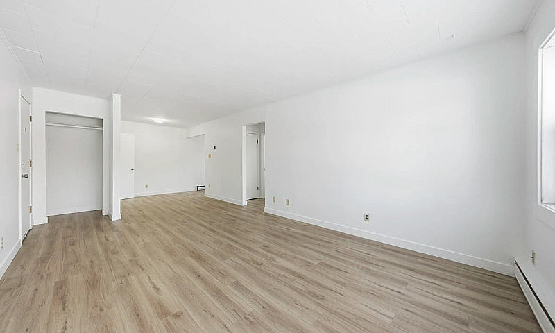 Modern Apartments Wi...