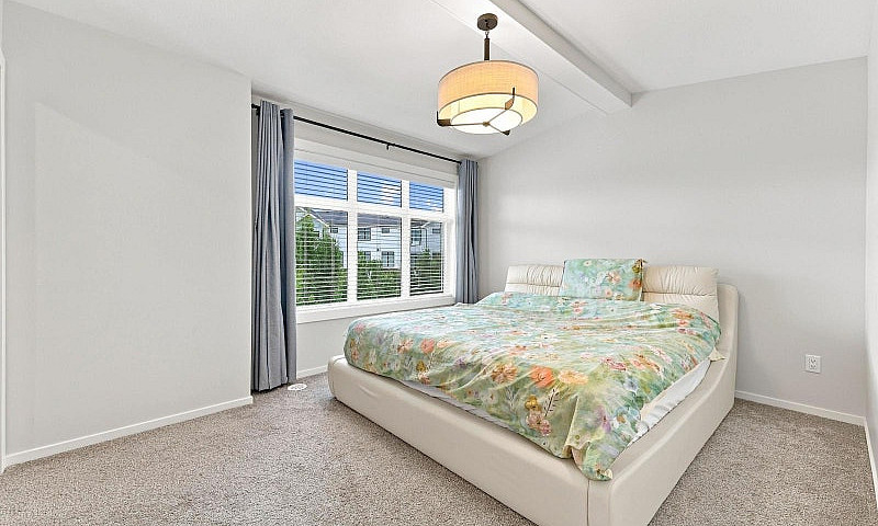 17557 100 Avenue Sur...