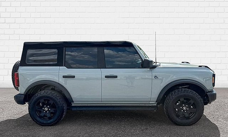 2022 Ford Bronco Bla...
