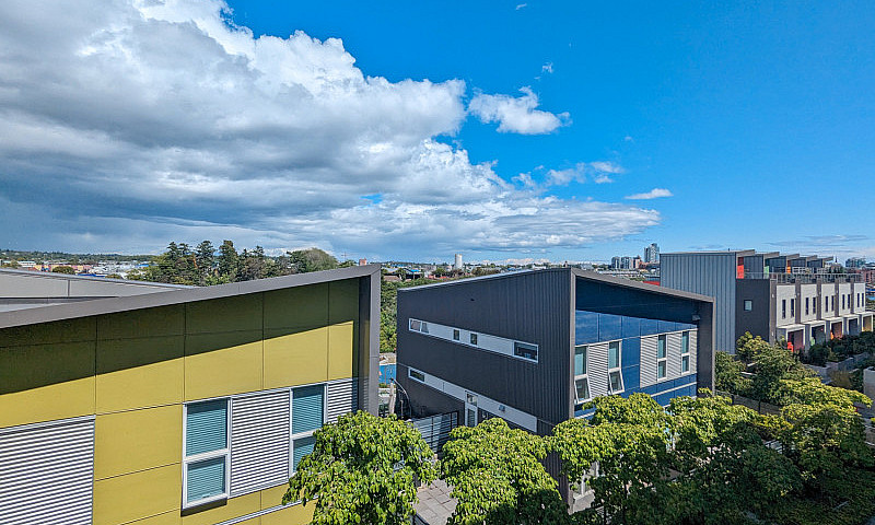 Modern 1Bdr Condo At...