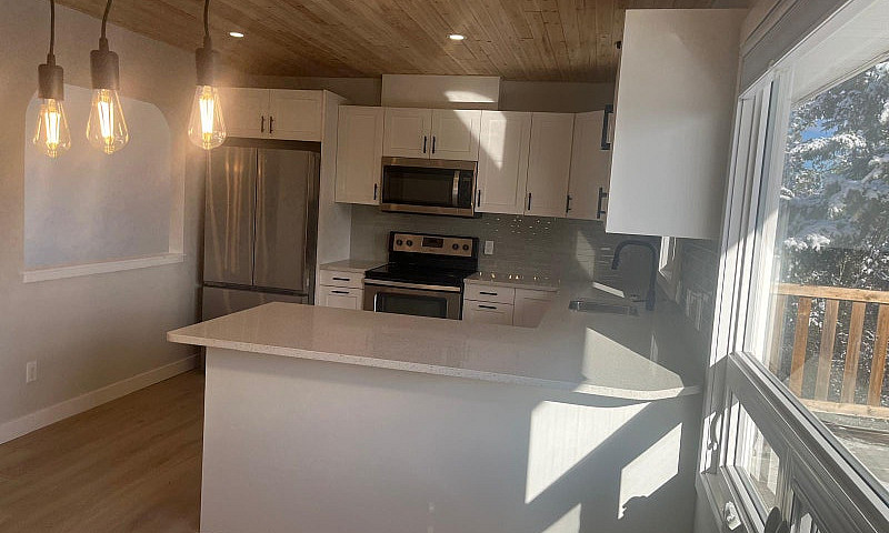 Beautiful 4-Bed 3 Ba...