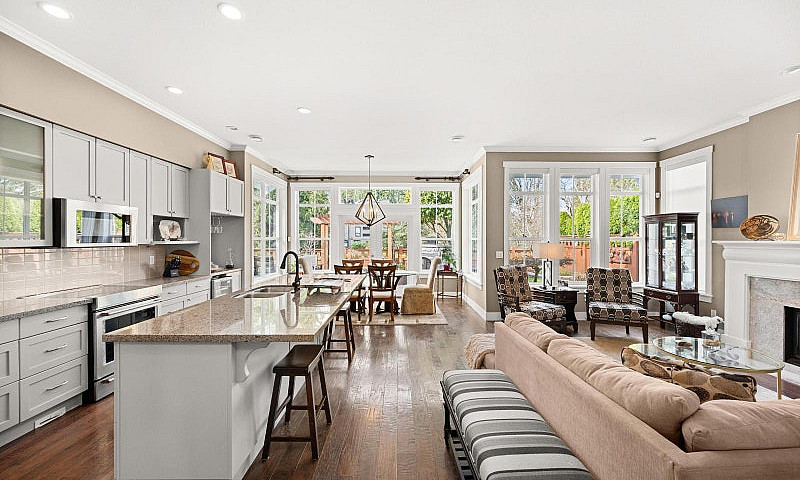 3711 142Nd Street Su...