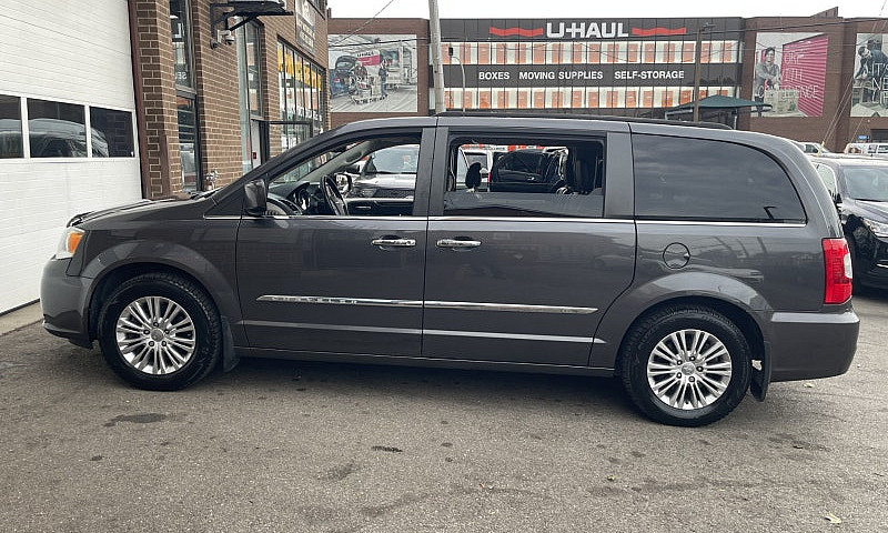 2015 Chrysler Town &...