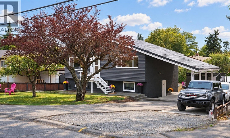 558 Kenneth St Saani...