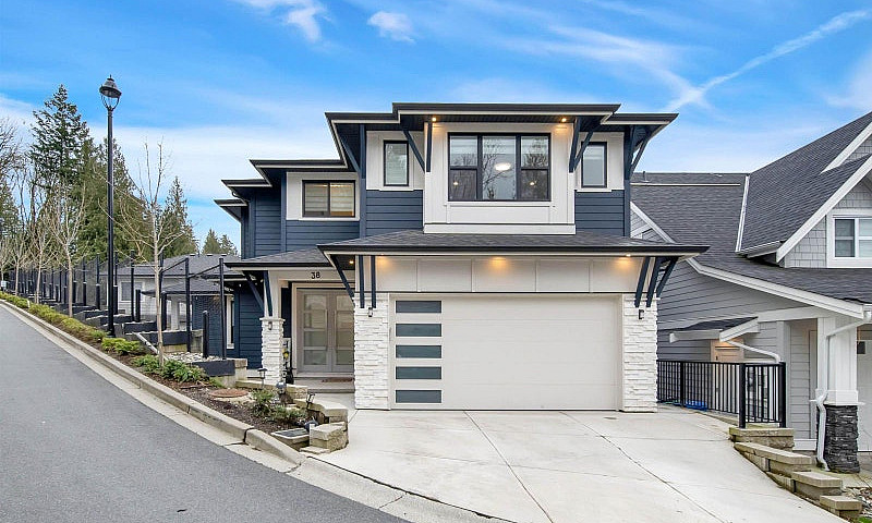 38 4217 Old Clayburn...