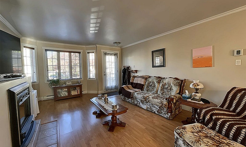 $975,000 - Triplex F...