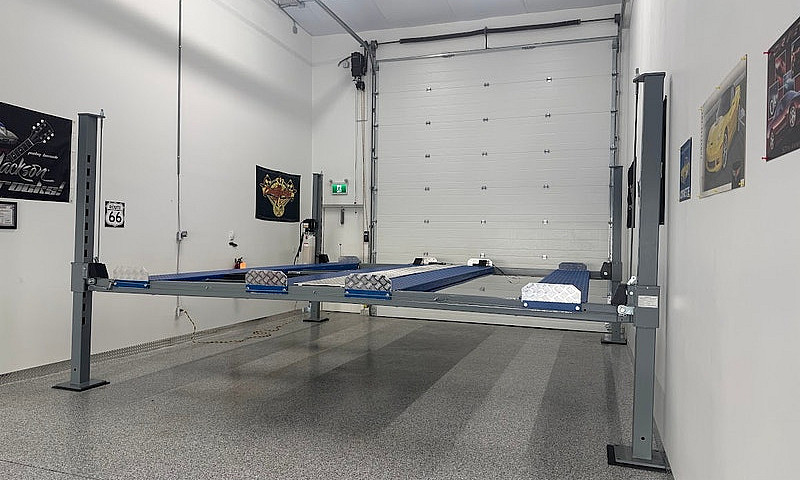 Unique Lifts 10,000L...