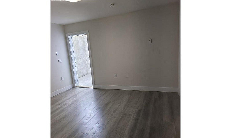 Bachelor Suite 16Xx ...