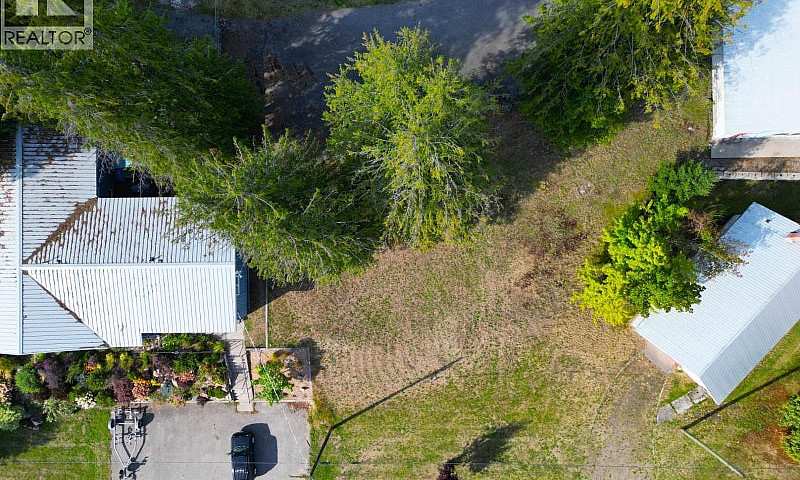 416 Slocan Avenue Ne...
