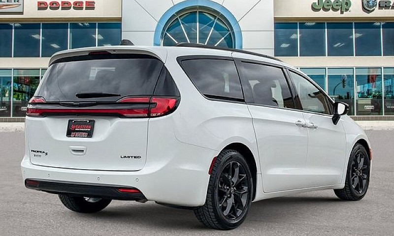 2025 Chrysler Pacifi...