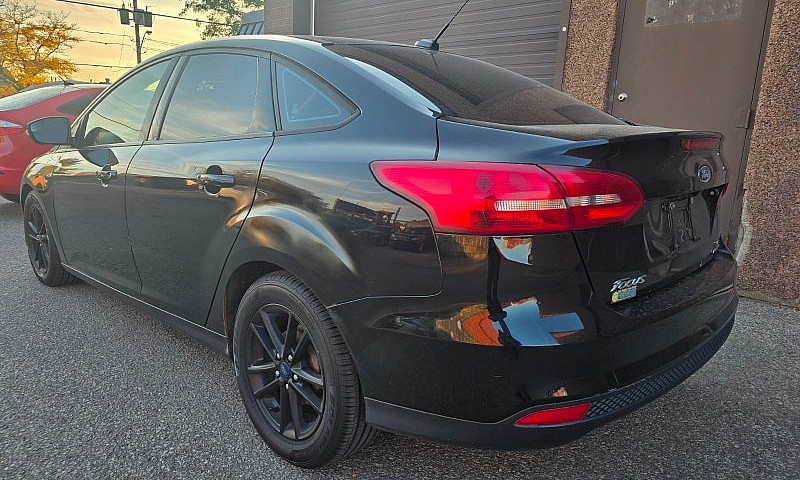 2016 Ford Focus Se *...