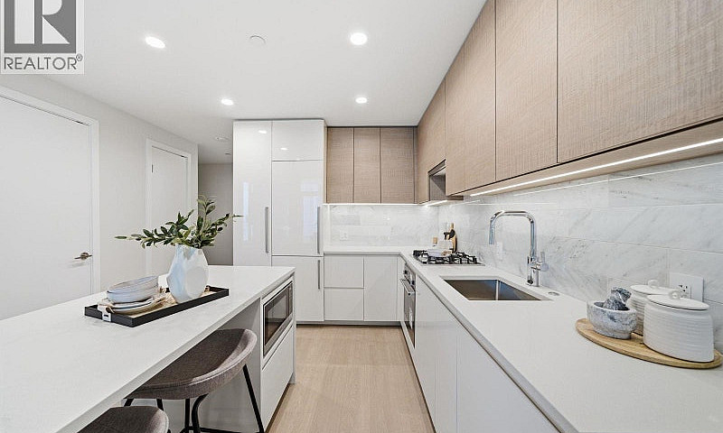 1207 2186 Gilmore Av...